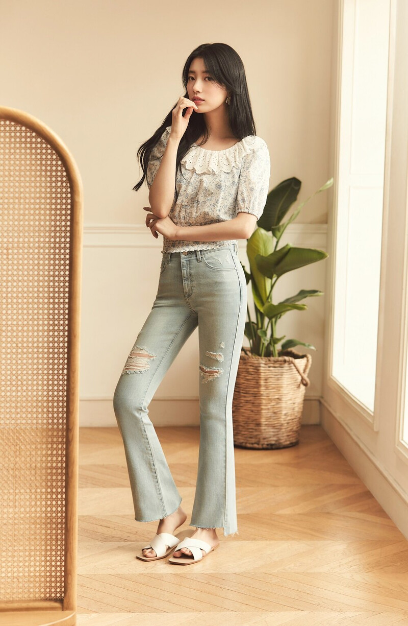 Bae Suzy for GUESS 2022 Summer Collection "Sweet Summer Days" documents 13