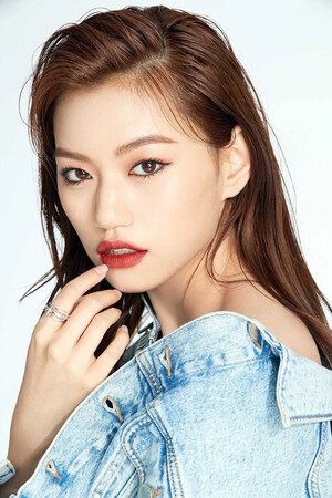 Weki Meki's Doyeon for Maybelline New York "SUPER STAY MATTE INK MLBB Edition"