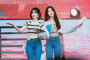 190210 GFRIEND Eunha & SinB at Dear. Buddy concert