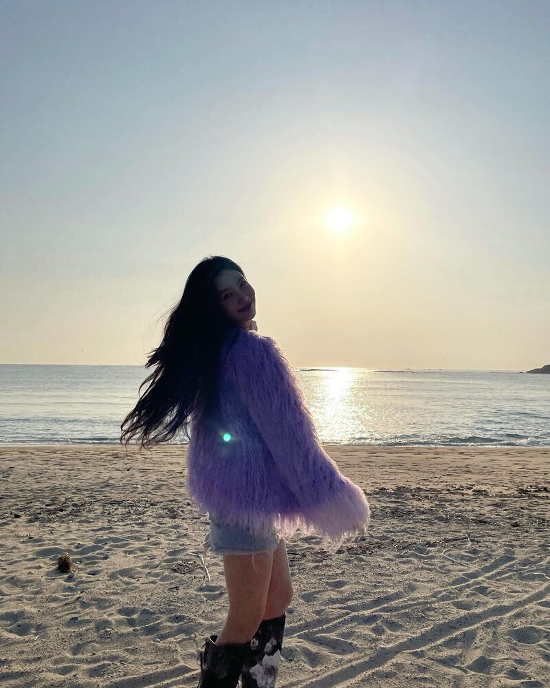 211125 Red Velvet Joy Instagram Update documents 5