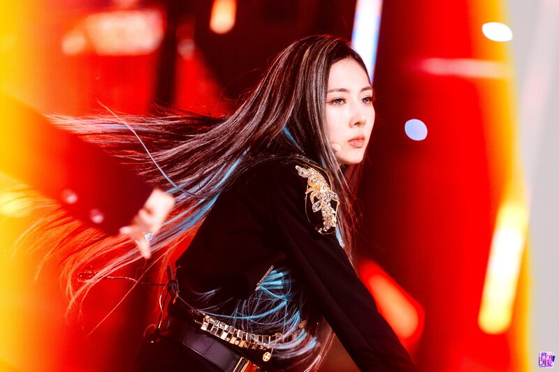 221006 Dreamcatcher Yoohyeon - 'VISION' at Inkigayo documents 3