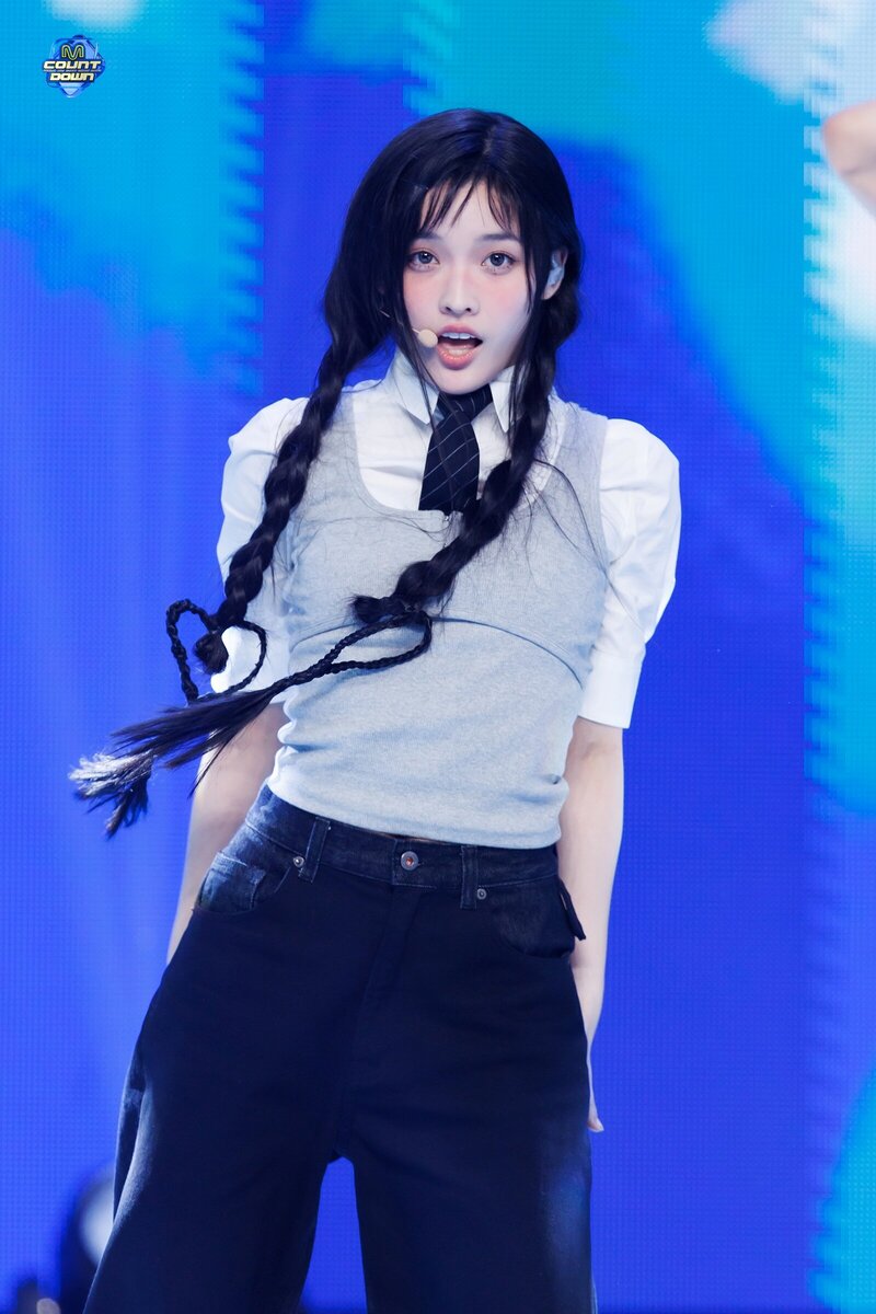 240328 ILLIT Iroha - 'Magnetic' and 'My World' at M Countdown documents 12