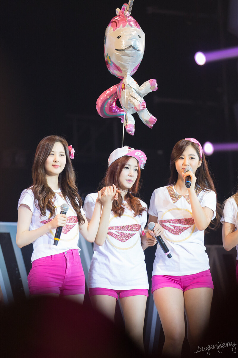 131109 Girls' Generation at Girls & Peace in Hong Kong documents 4