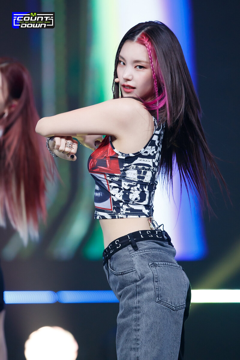 211014 ITZY - 'SWIPE' at M Countdown documents 25