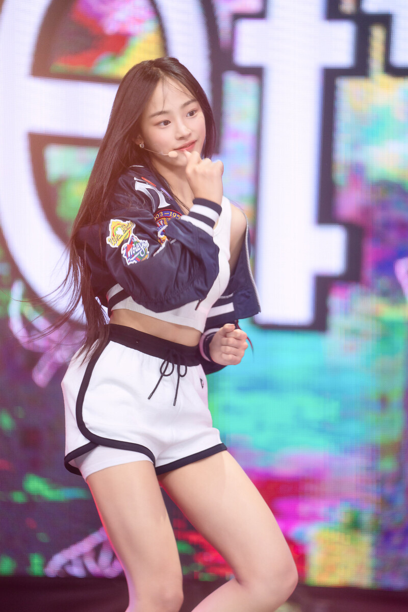 220807 NewJeans Minji 'Attention' at Inkigayo documents 23