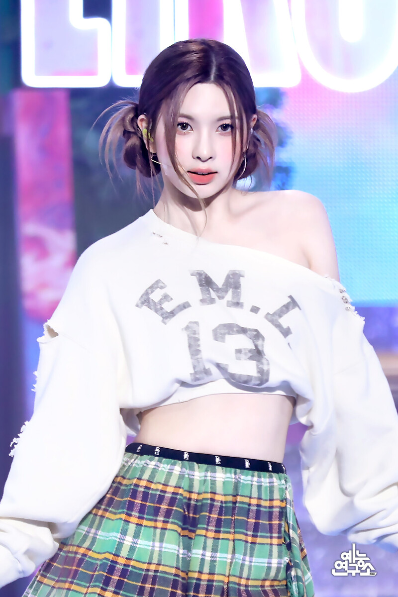 230325 NMIXX - 'Love Me Like This' at Music Core documents 8