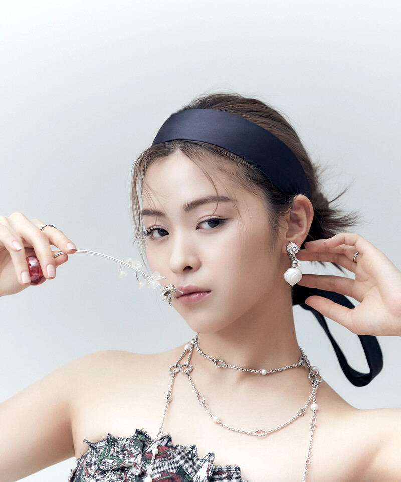 ITZY for Singles Magazine March 2021 Issue documents 7