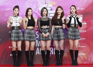 200130 ITZY at Seoul Music Awards Red Carpet