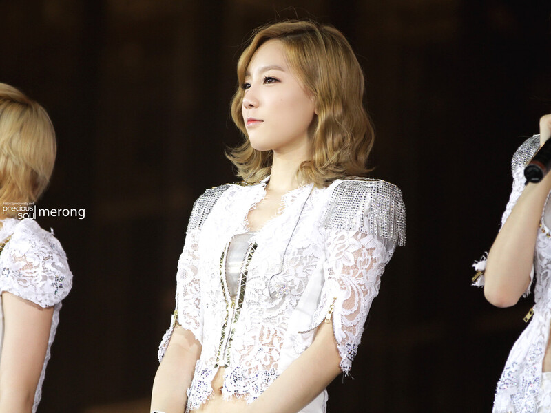 120115 Girls' Generation Taeyeon at 2011 Girls' Generation Tour in Hong Kong documents 5