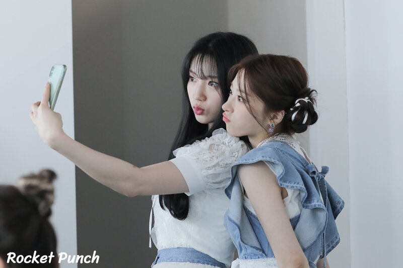 220628 Woollim Naver - Rocket Punch - 'Fiore' Jacket Shoot documents 1