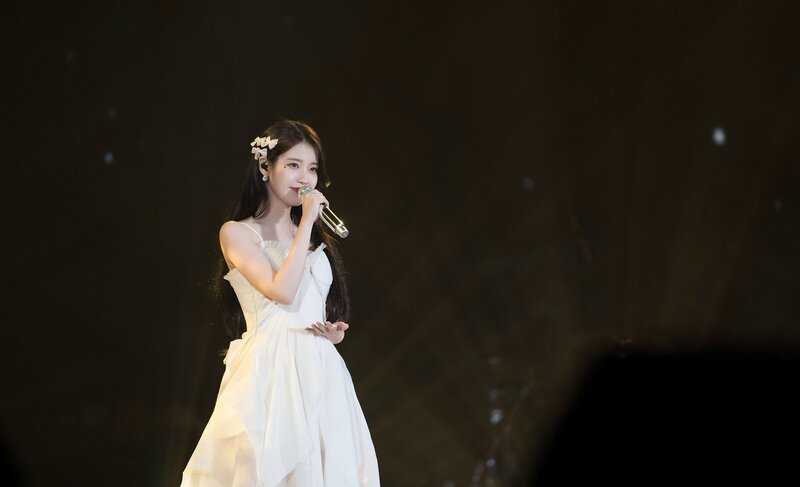 240427 IU - ‘H.E.R.’ World Tour in Jakarta Day 1 documents 2