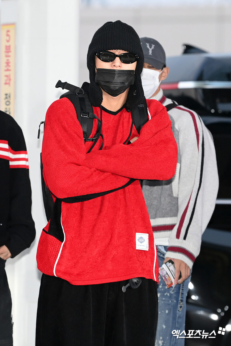 241121 SEVENTEEN Mingyu at Incheon International Airport documents 5