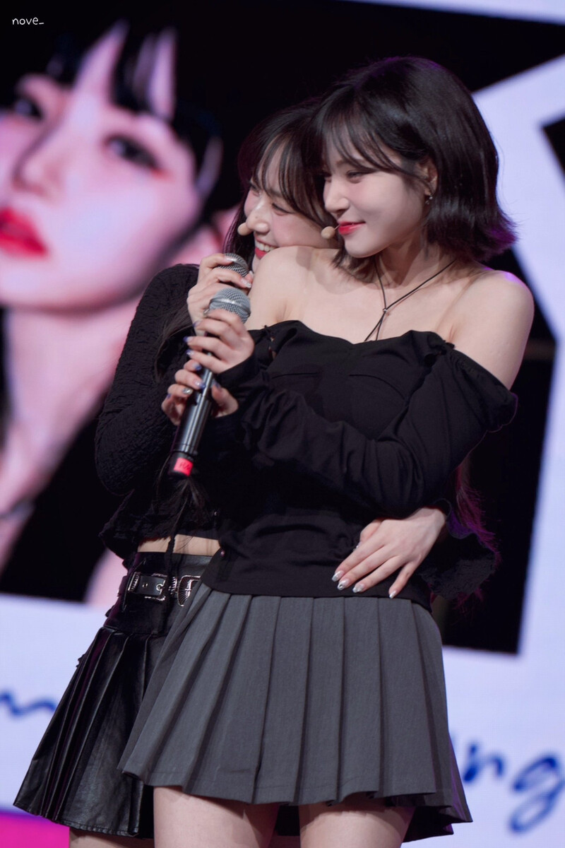 241123 tripleS Xinyu, NaKyoung, SoHyun & SeoYeon at Macau Fanmeeting documents 1