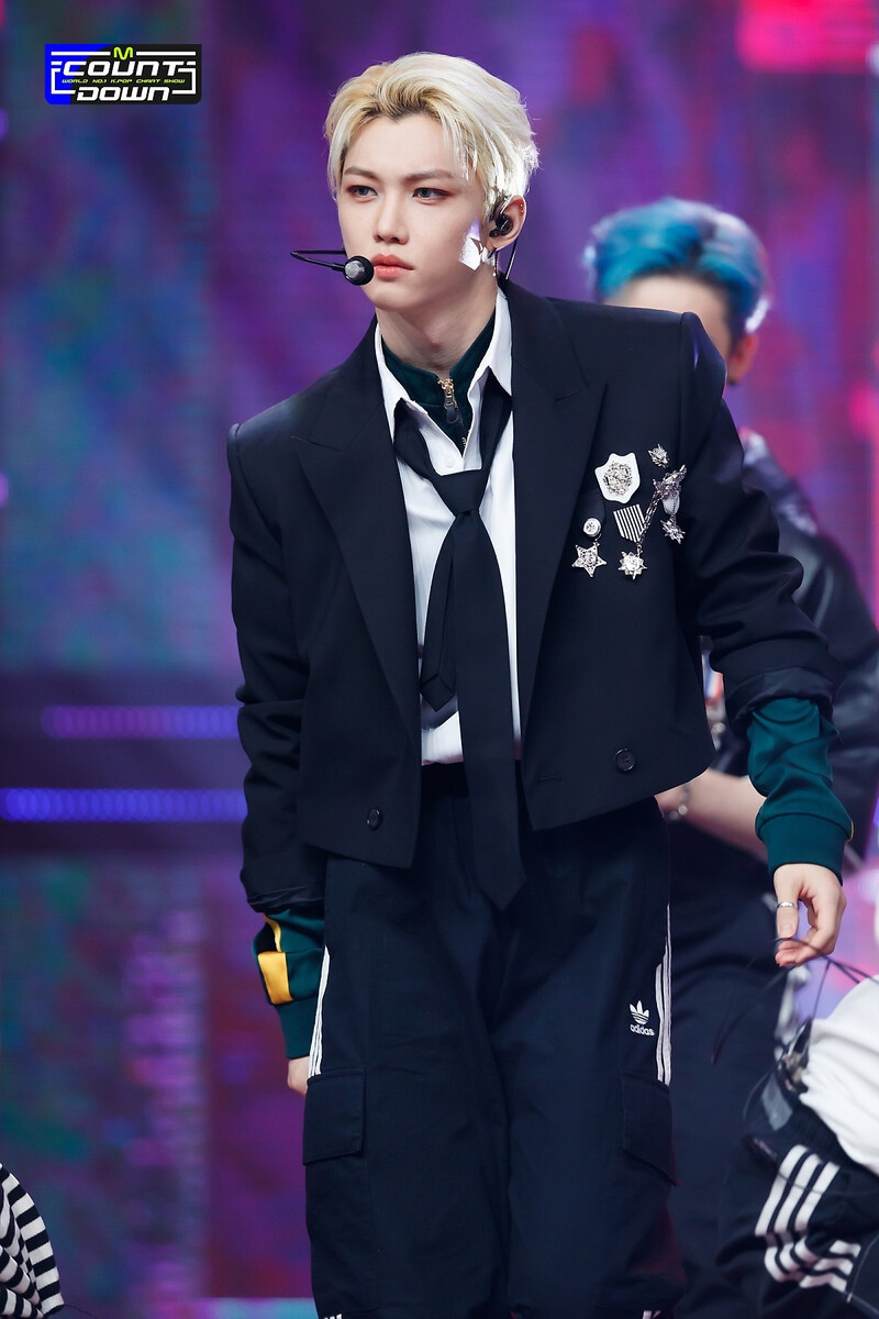 220407 FELIX  - STRAY KIDS 'MANIAC' at M COUNTDOWN documents 4