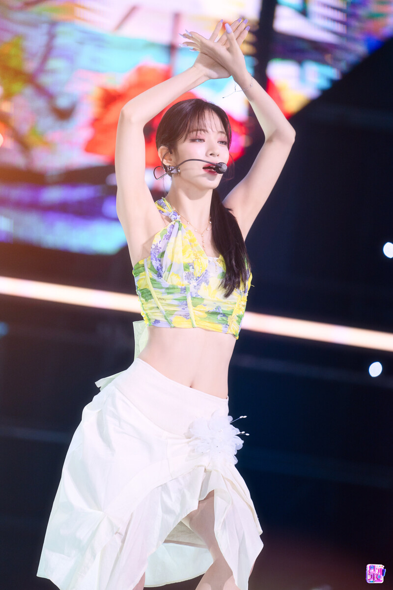 220710 fromis_9 Chaeyoung - 'Stay This Way' at Inkigayo documents 12