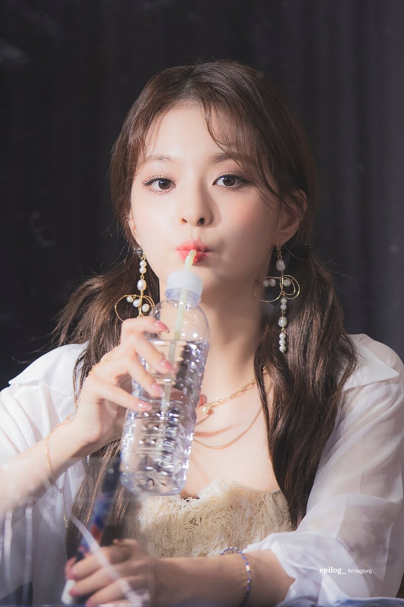 210522 fromis_9 Nagyung documents 4