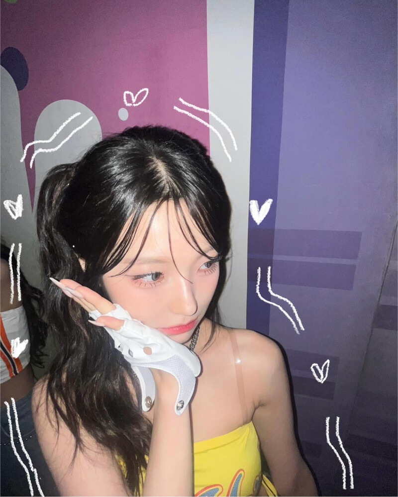 240820 fromis_9 Jiheon Instagram Update documents 6