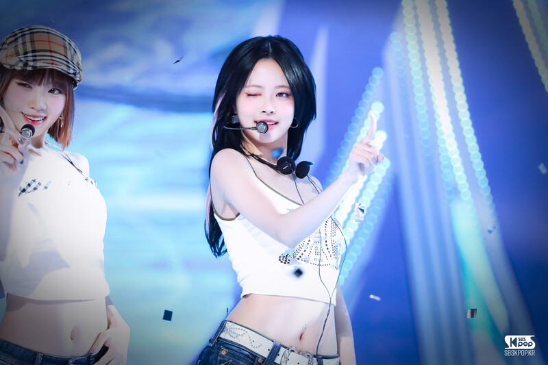 240901 LE SSERAFIM Eunchae - 'Crazy' + '1-800-hot-n-fun' at Inkigayo documents 1