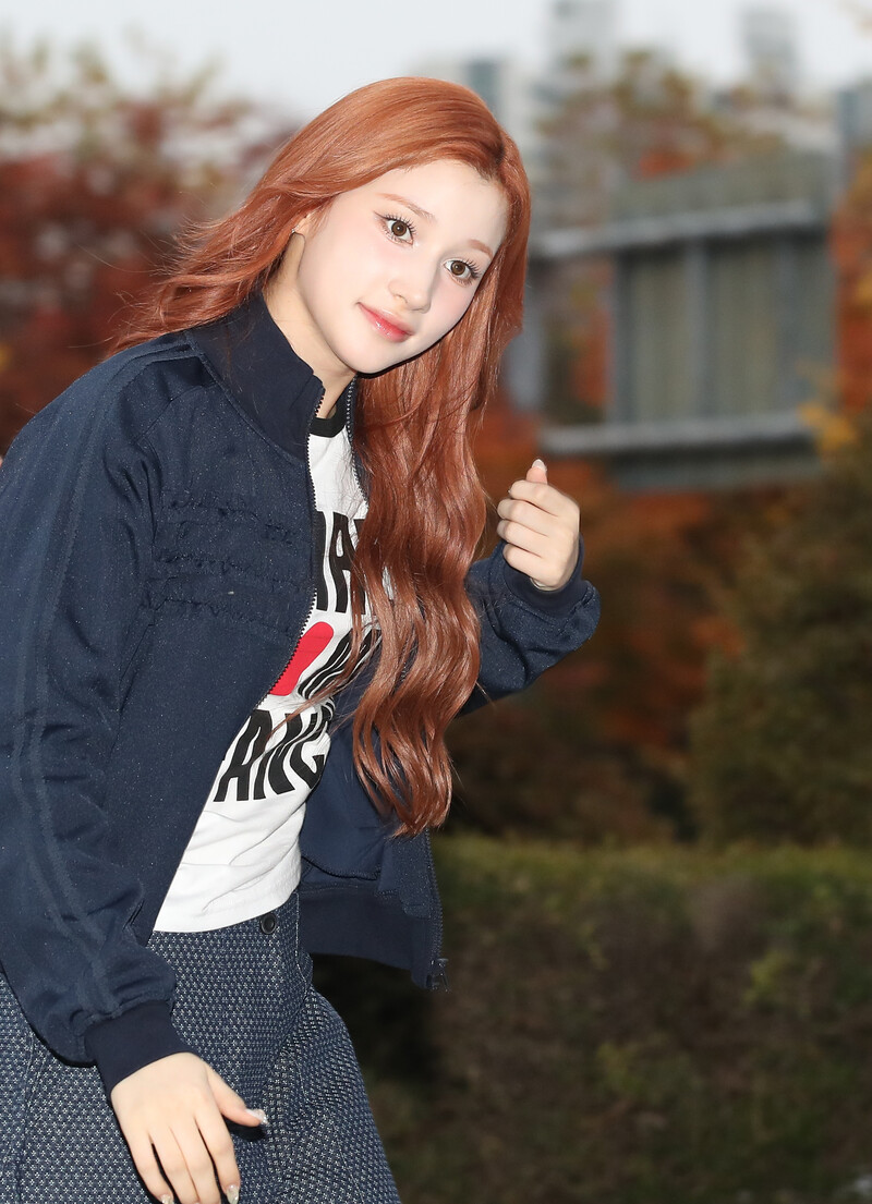 241115 Kep1er Huening Bahiyyih - Music Bank commute documents 1