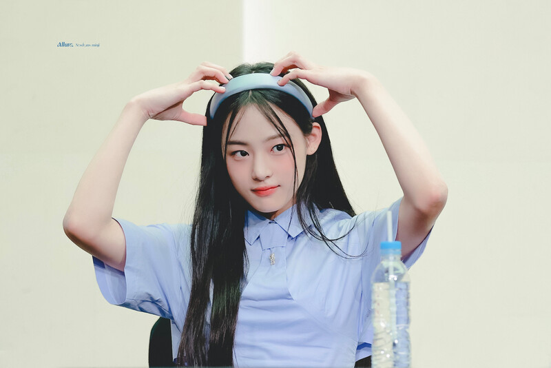 220819 NewJeans Minji - Fansign documents 10