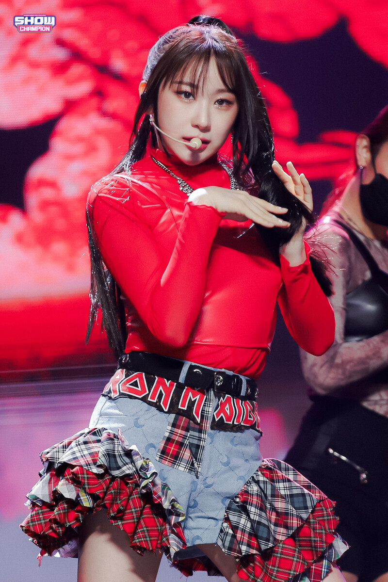 221026 Lee Chaeyeon 'HUSH RUSH' at Show Champion documents 14