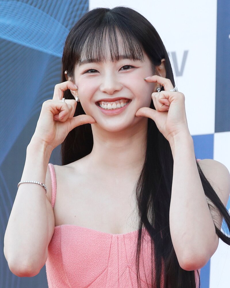 230719 Chuu at 2nd Blue Dragon Series Awards Red Carpet documents 2