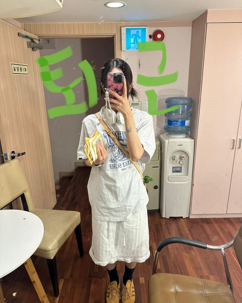 230818  ARTMS Kim Lip Instagram Update documents 6
