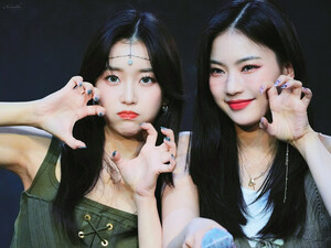 220806 STAYC Isa & Sumin - Everline Fansign Event