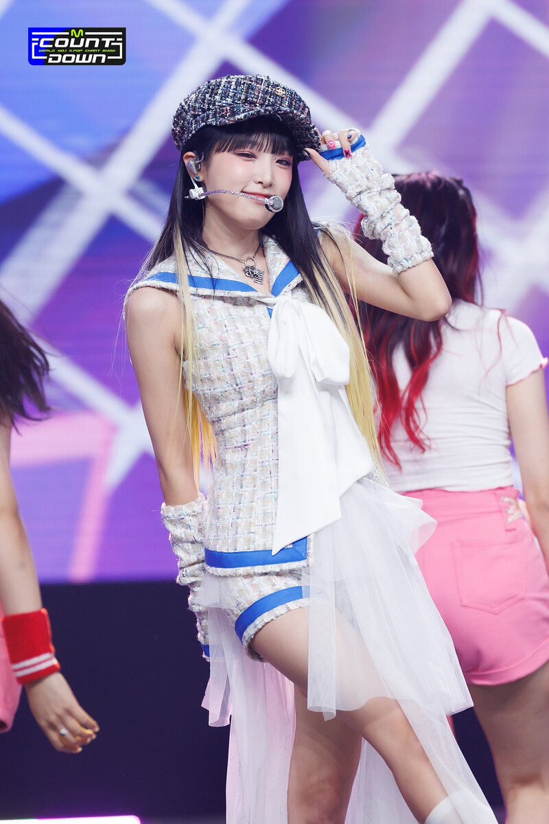 220811 Yena - 'SMARTPHONE' at M COUNTDOWN documents 14