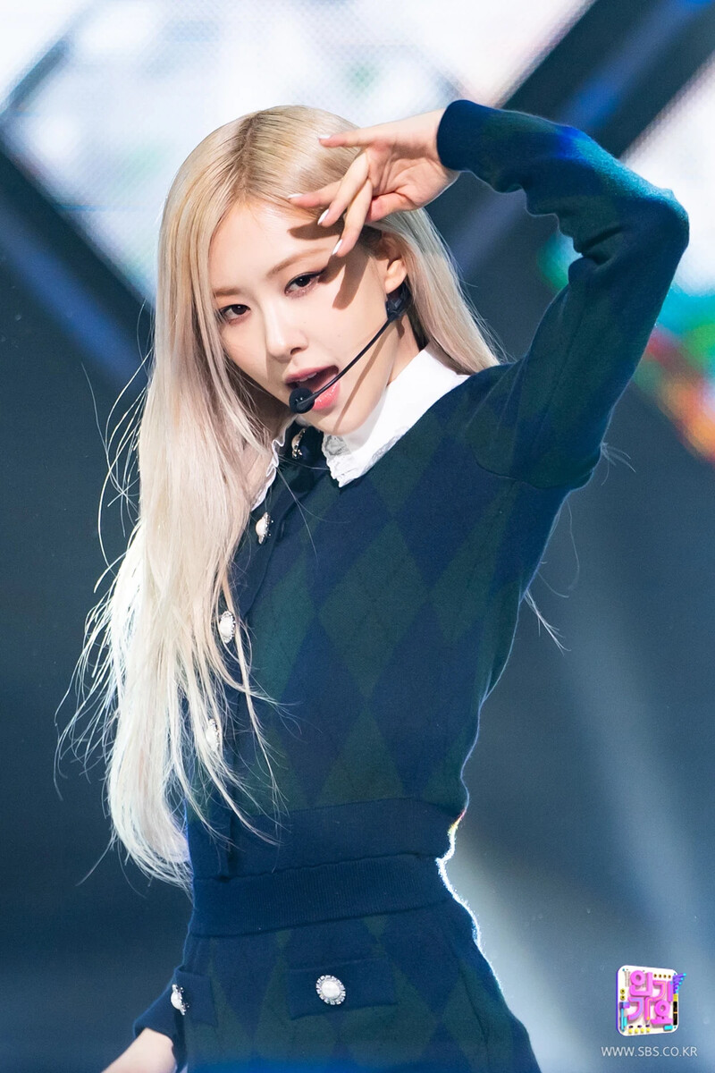 210404 Rosé - 'On The Ground' at Inkigayo documents 5