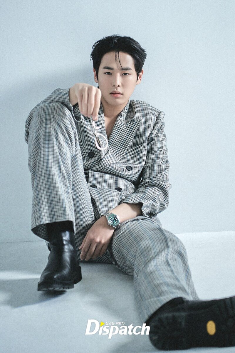 220118 BYUNG CHAN- 'CHRONOGRAPH' Photoshoot by DISPATCH documents 4
