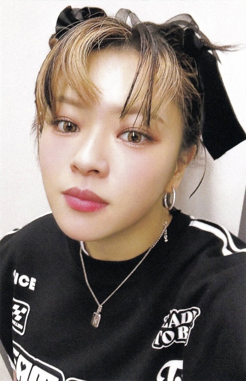 240719 [SCAN] TWICE LIVE DVD『TWICE 5TH WORLD TOUR ‘READY TO BE’ in JAPAN Photocard documents 9