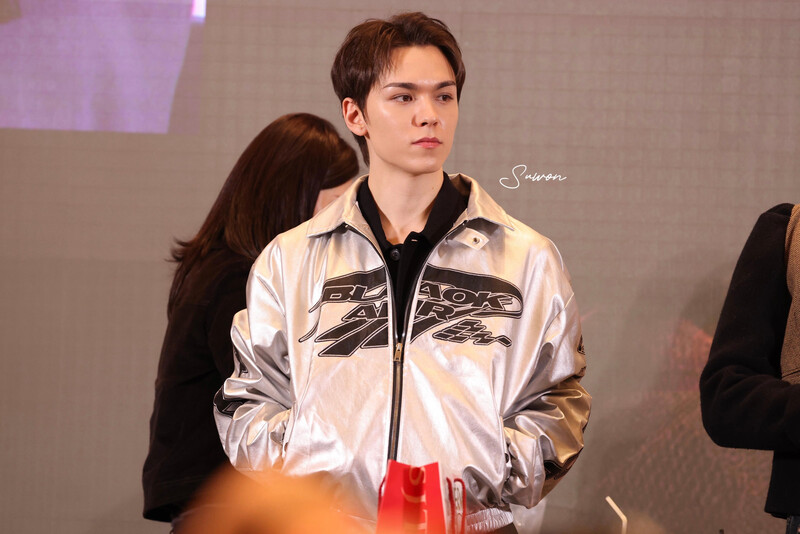 241229 SEVENTEEN Vernon - Yiziyhu Fansign Event in Shanghai documents 25