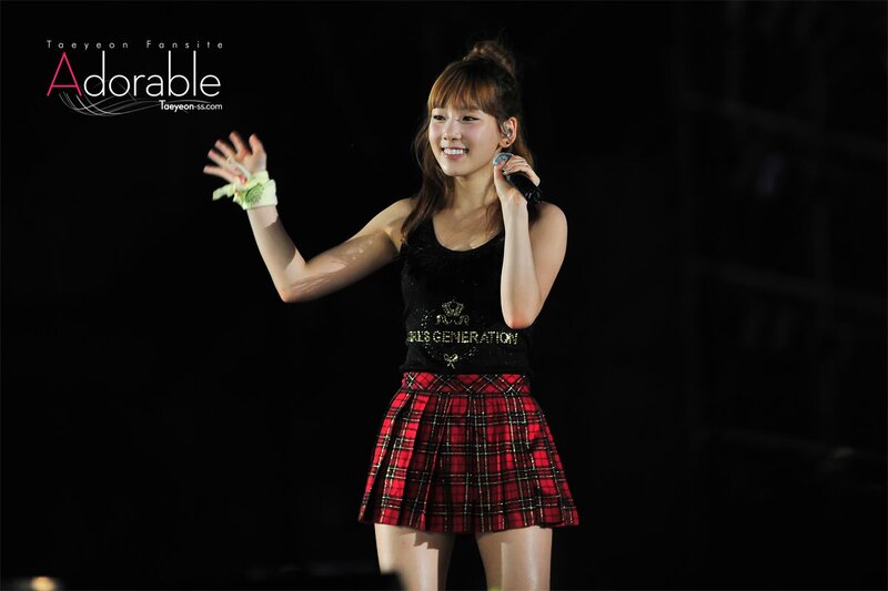 100821 Girls' Generation Taeyeon at SMTOWN Live in Seoul documents 19