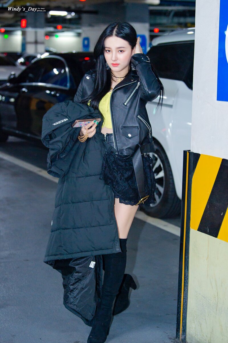 190322 Nancy on the way to Music Bank documents 4