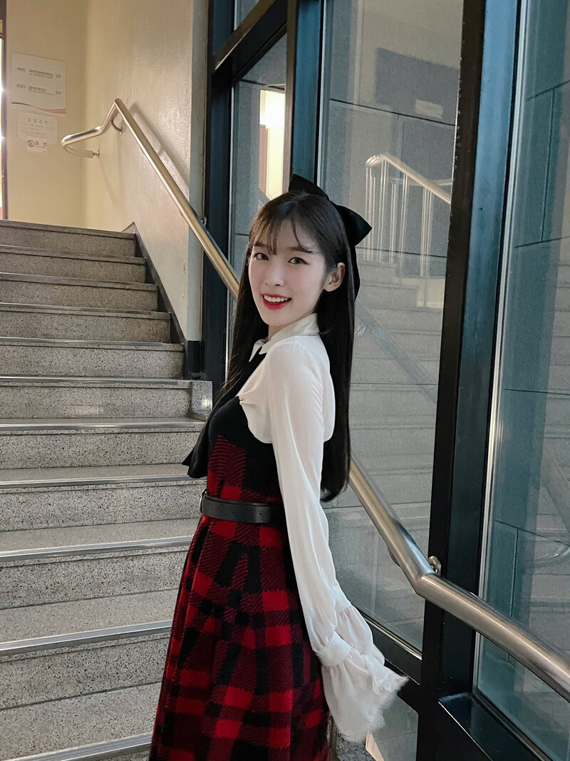 210924 OH MY GIRL Twitter Update - Arin documents 4