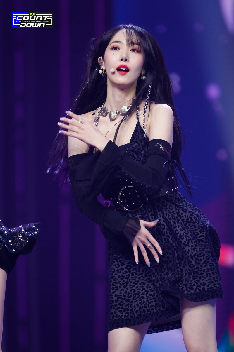 220217 VIVIZ - 'BOP BOP!' + Encore Stage at M Countdown documents 2