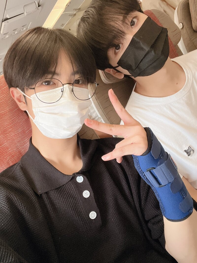 220707 CRAVITY Twitter Update - Wonjin and Hyeonjun documents 1