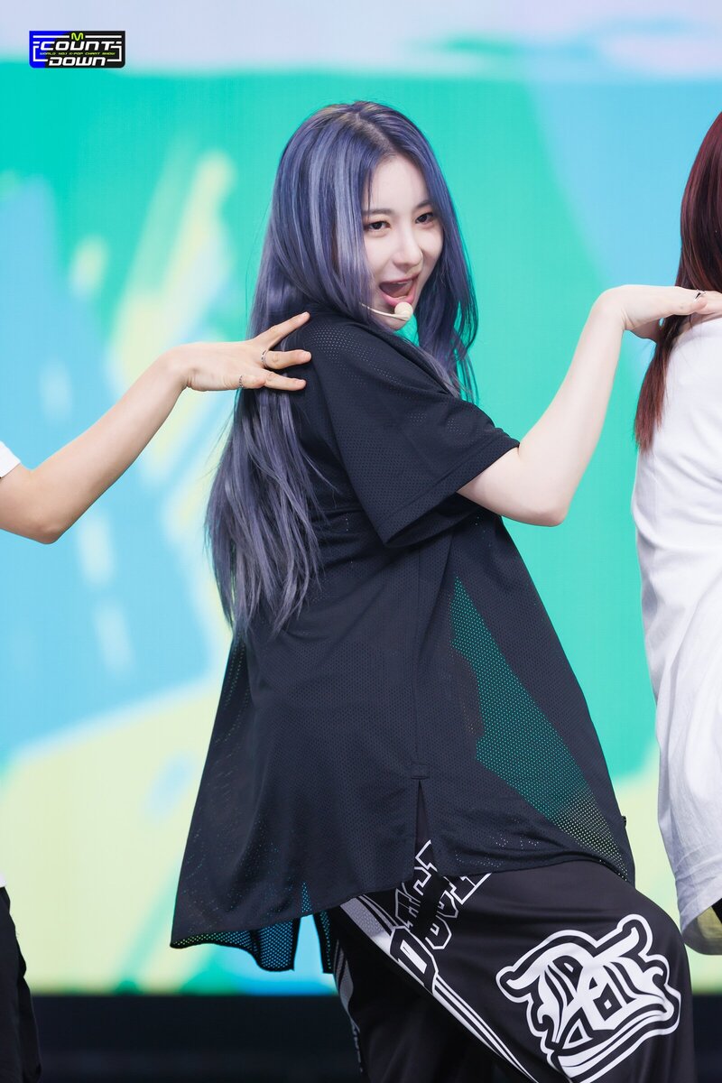 230907 Lee Chaeyeon - LET'S DANCE at M Countdown documents 13