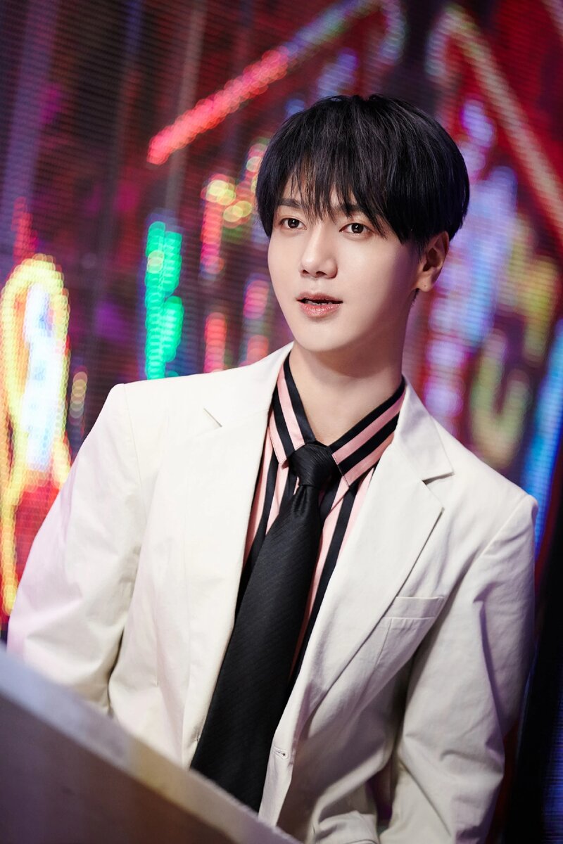 210504 SMTOWN Naver Update - Yesung's "Beautiful Night" M/V Behind documents 6