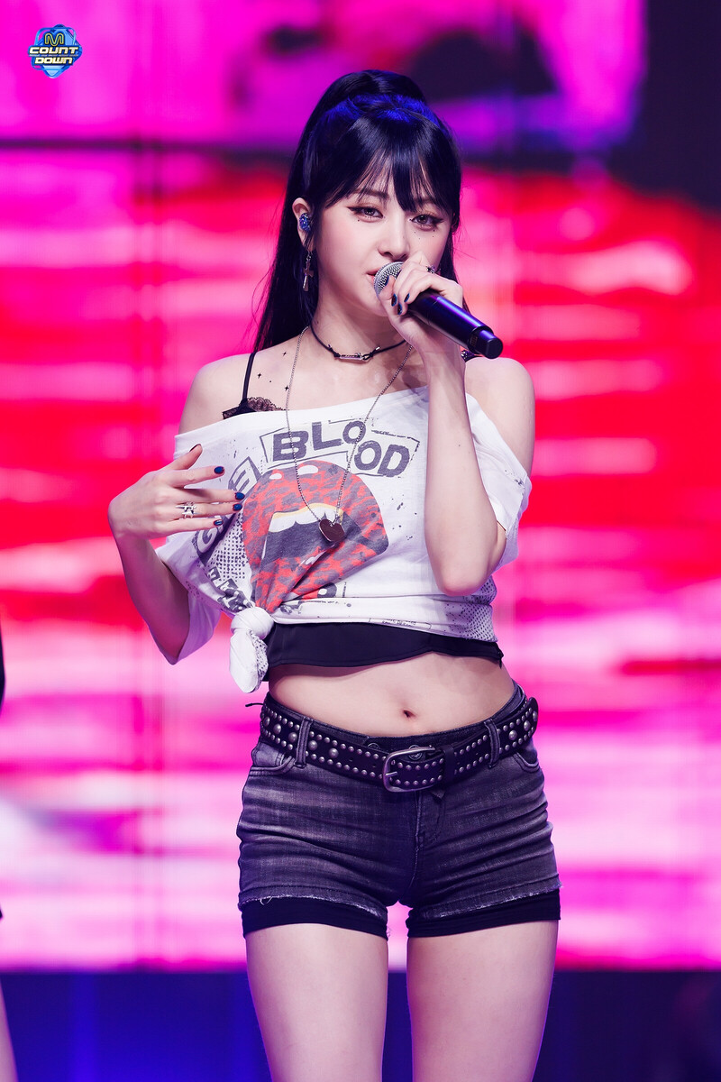 240905 LE SSERAFIM Yunjin - '1-800-hot-n-fun' at M COUNTDOWN documents 5