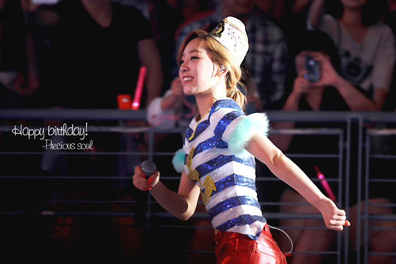 120115 Girls' Generation Taeyeon at 2011 Girls' Generation Tour in Hong Kong documents 6