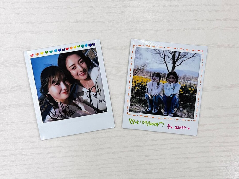 220615 TWICE Momo Instagram Update with Jihyo documents 1