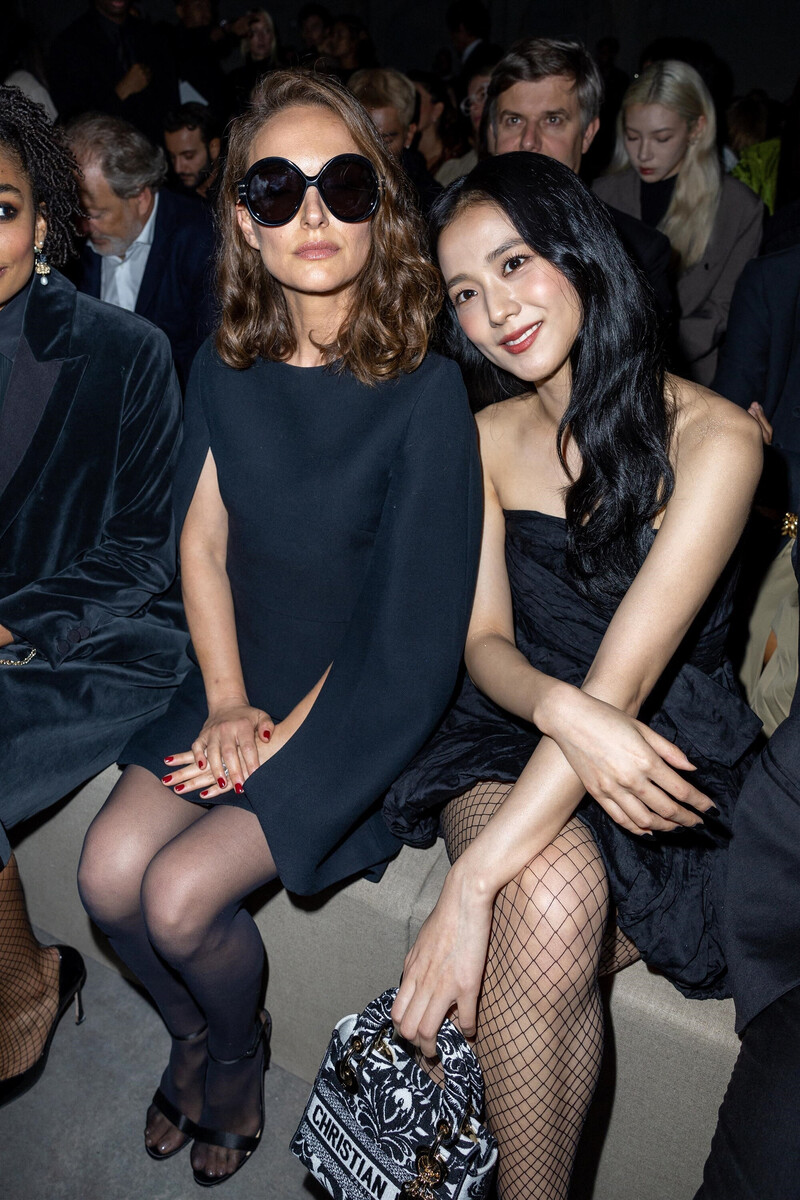 220927 BLACKPINK Jisoo at DIOR SS23 Show in Paris documents 2