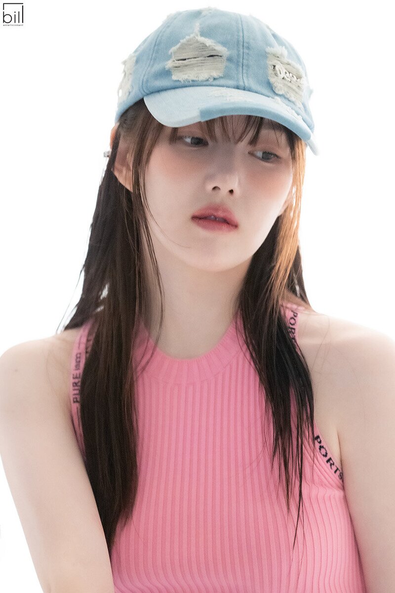 230901 Bill Entertainment Naver Post - YERIN for 'Star1 Magazine' behind documents 1