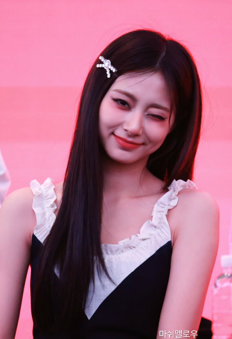 241215 TWICE Tzuyu - Blue Dream Media Fansign documents 1