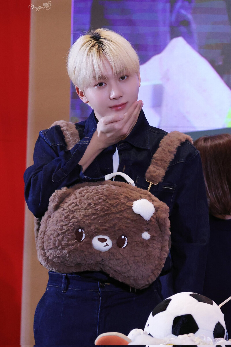 241229 SEVENTEEN Seungkwan - Yiziyhu Fansign Event in Shanghai documents 11