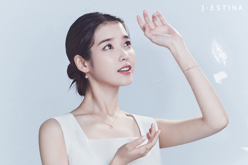 IU for J.Estina 2021 Winter 'Art of Giving' Collection documents 2