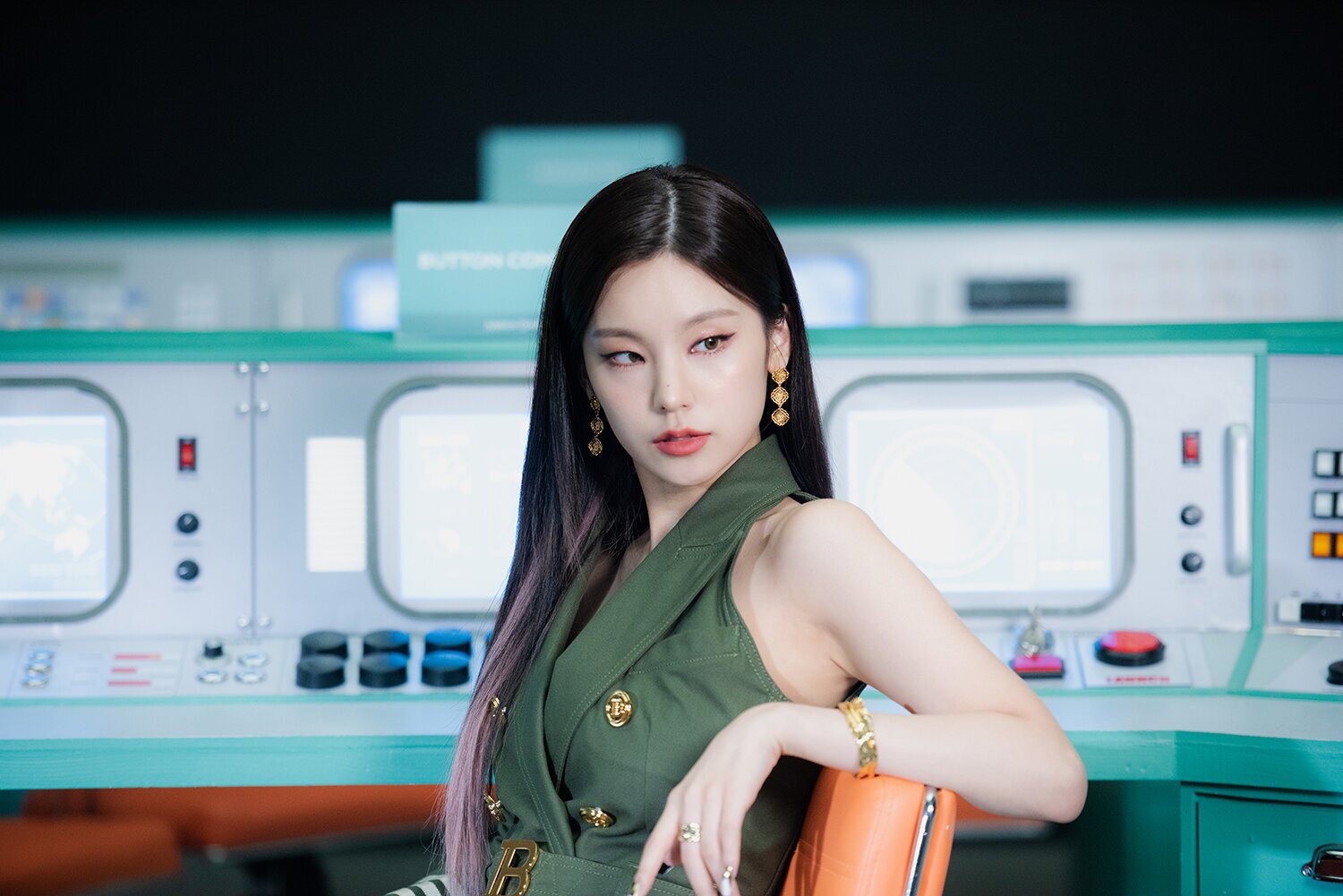 ITZY unveils #Yeji's SNEAKERS concept photo for their EP