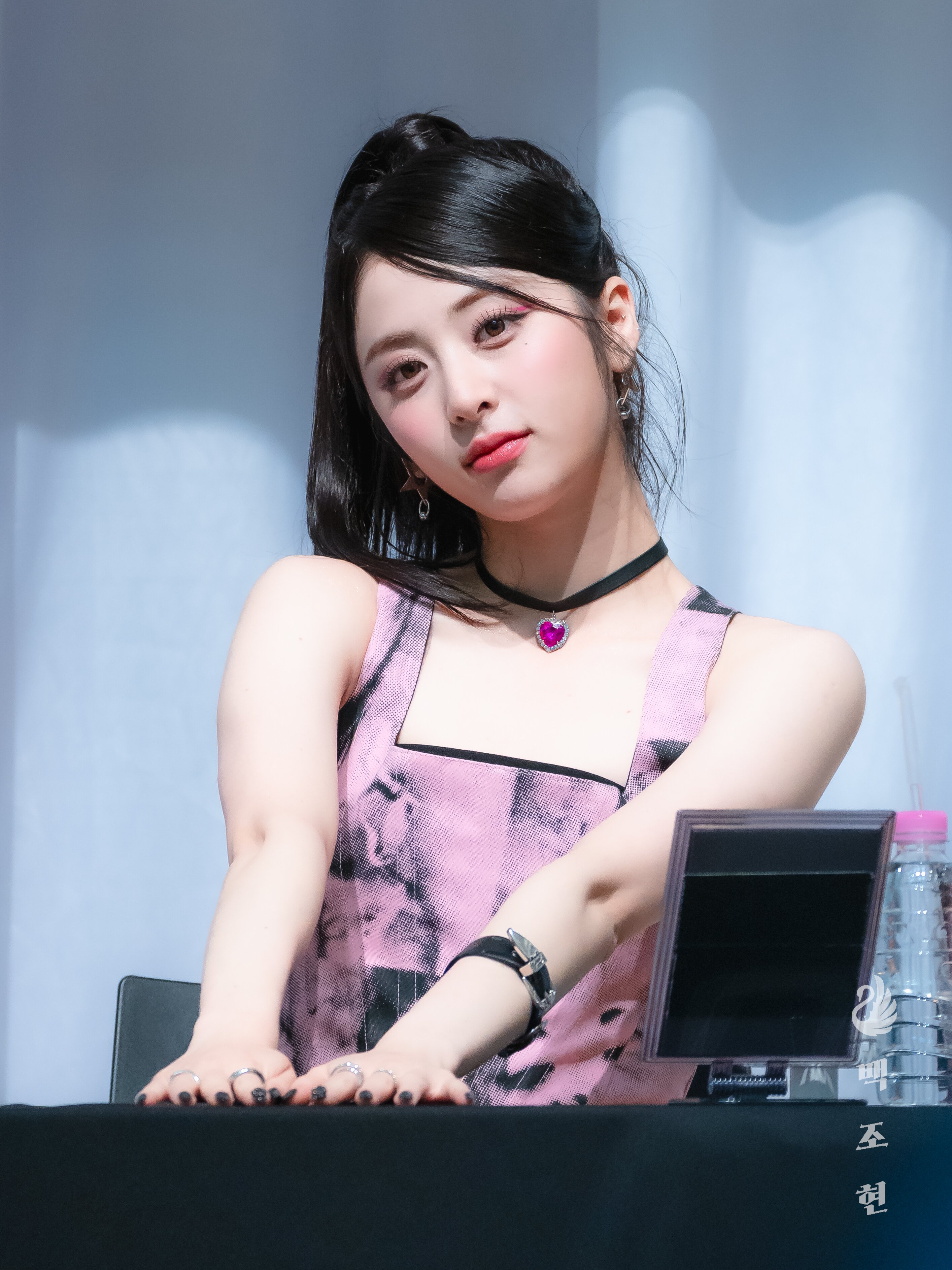 230521 Yunjin Applewood Fansign | kpopping